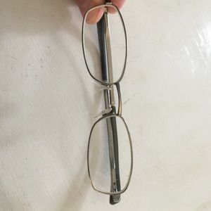 Eyeglass frame